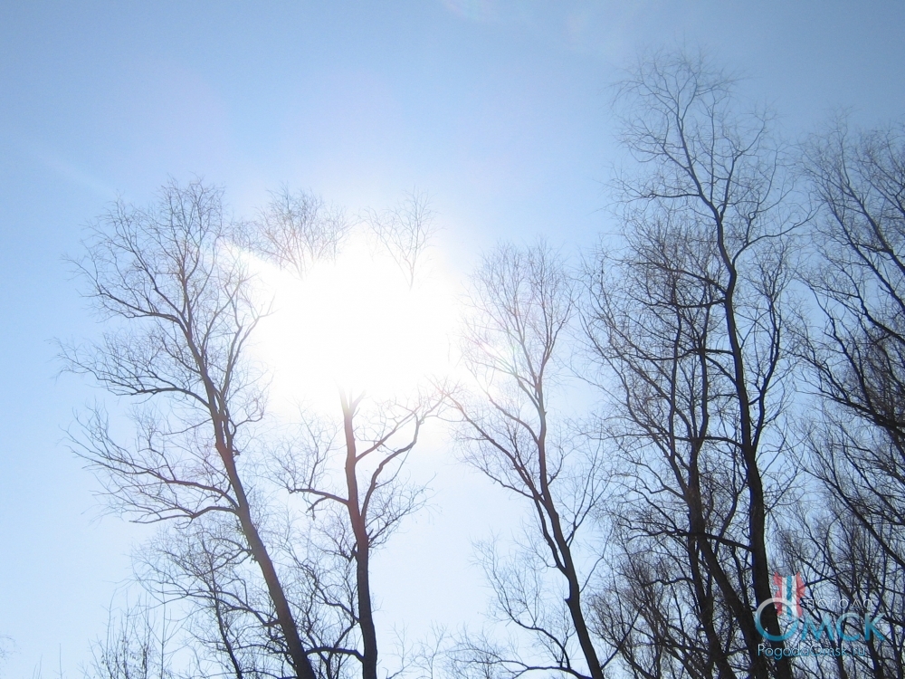 Яркое мартовское солнце сжигает последние атрибуты зимы